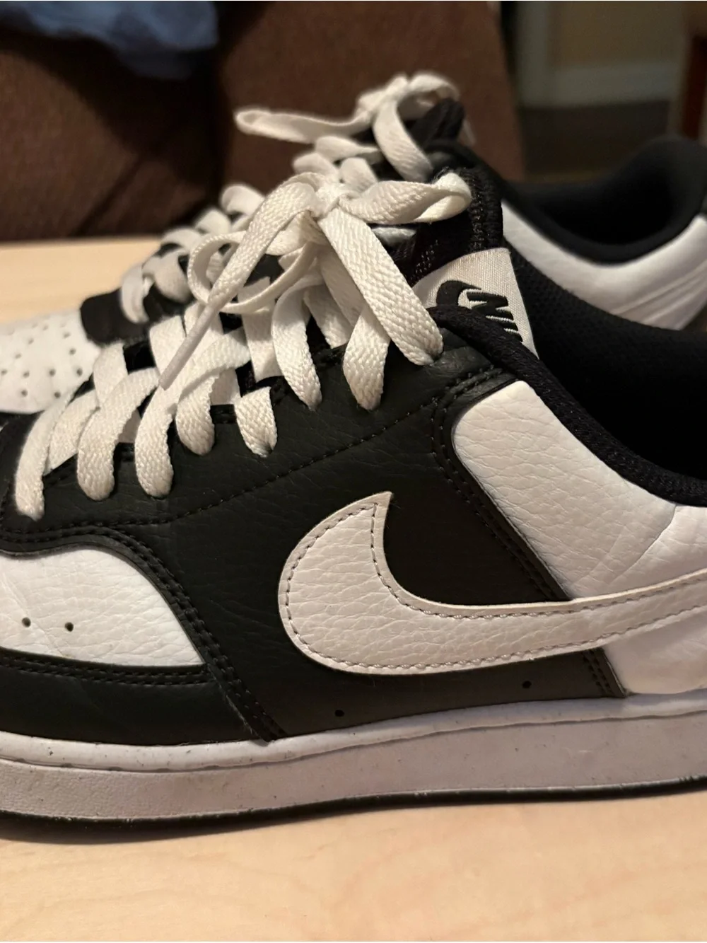 Nike Men's Black and White Low-Top Sneakers